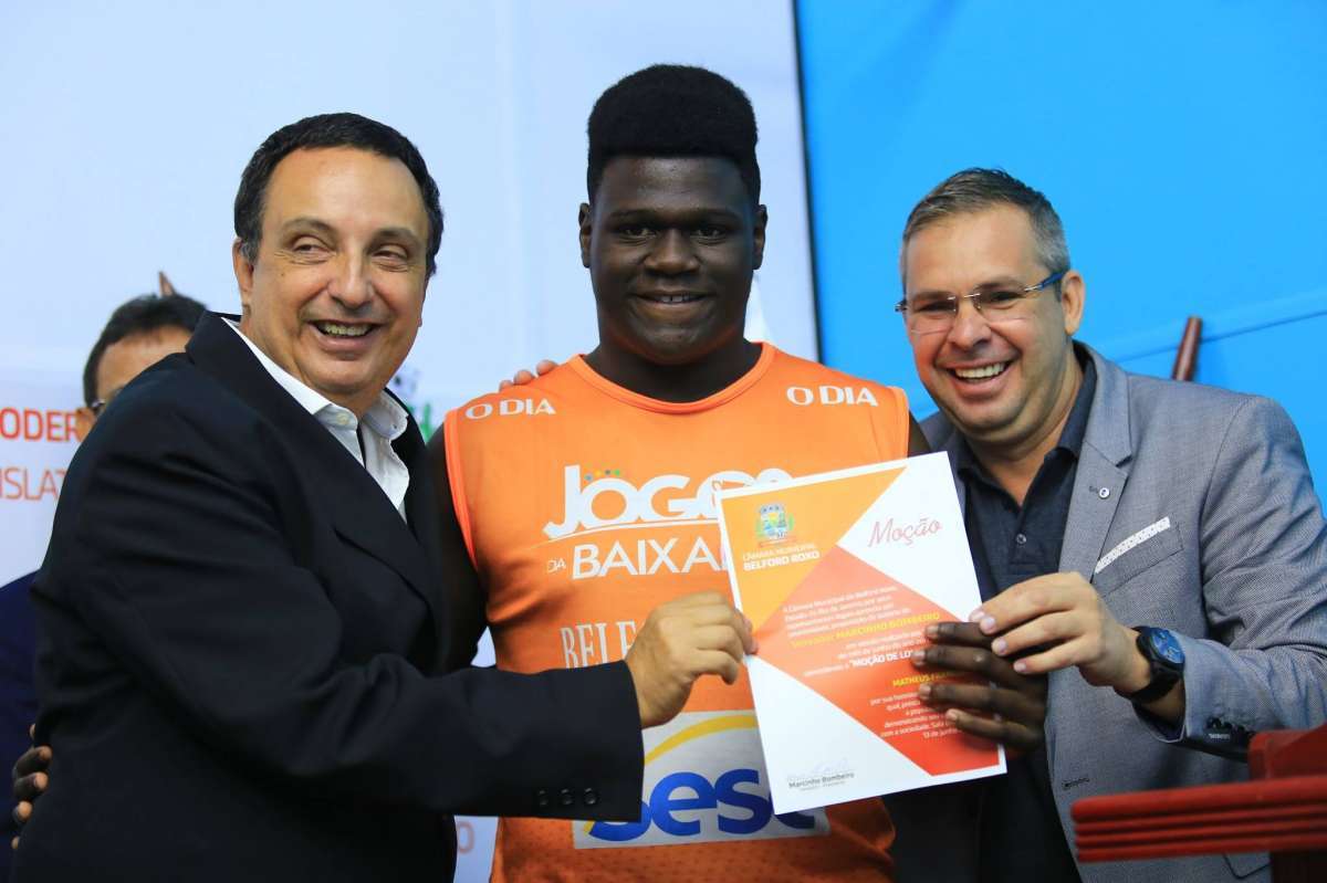 Atletas de Belford Roxo nos Jogos da Baixada recebem homenagem