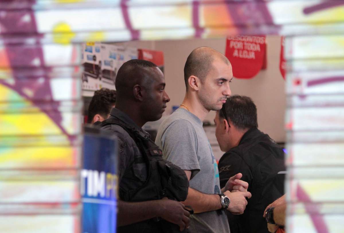 2018-06-25 - CIDADE - Assalto as Lojas Americanas Express na Gl&oacute;ria.Foto: Fernanda Dias / Ag&ecirc;ncia O Dia.