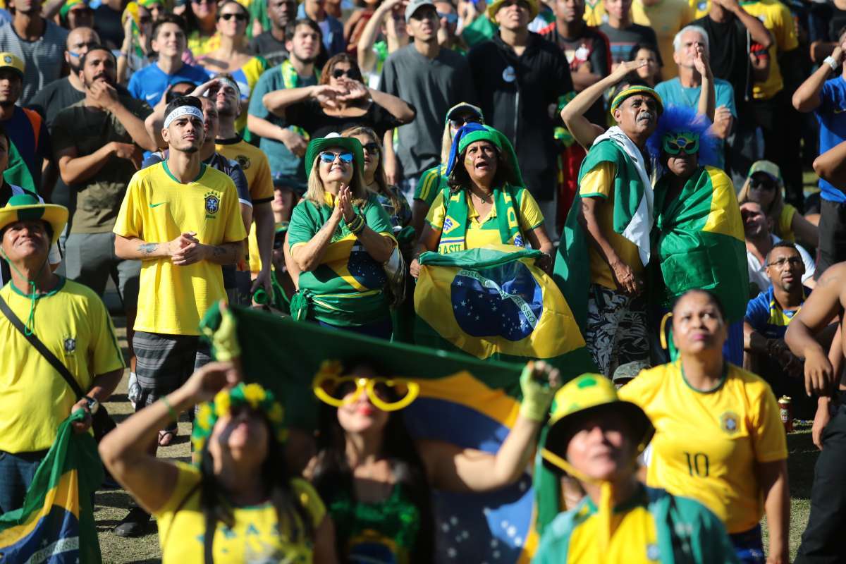 Copa - Torcida assiste ao segundo jogo do Brasil na Arena Nº1 Brahma, na Praça Mauá