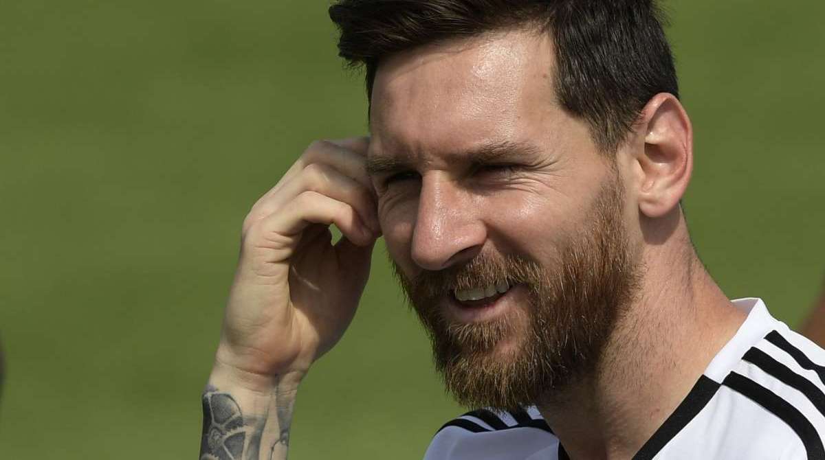 Argentina's forward Lionel Messi poses before the Russia 2018 World Cup Group D football match between Argentina and Croatia at the Nizhny Novgorod Stadium in Nizhny Novgorod on June 21, 2018. / AFP PHOTO / Dimitar DILKOFF / RESTRICTED TO EDITORIAL USE - NO MOBILE PUSH ALERTS/DOWNLOADS