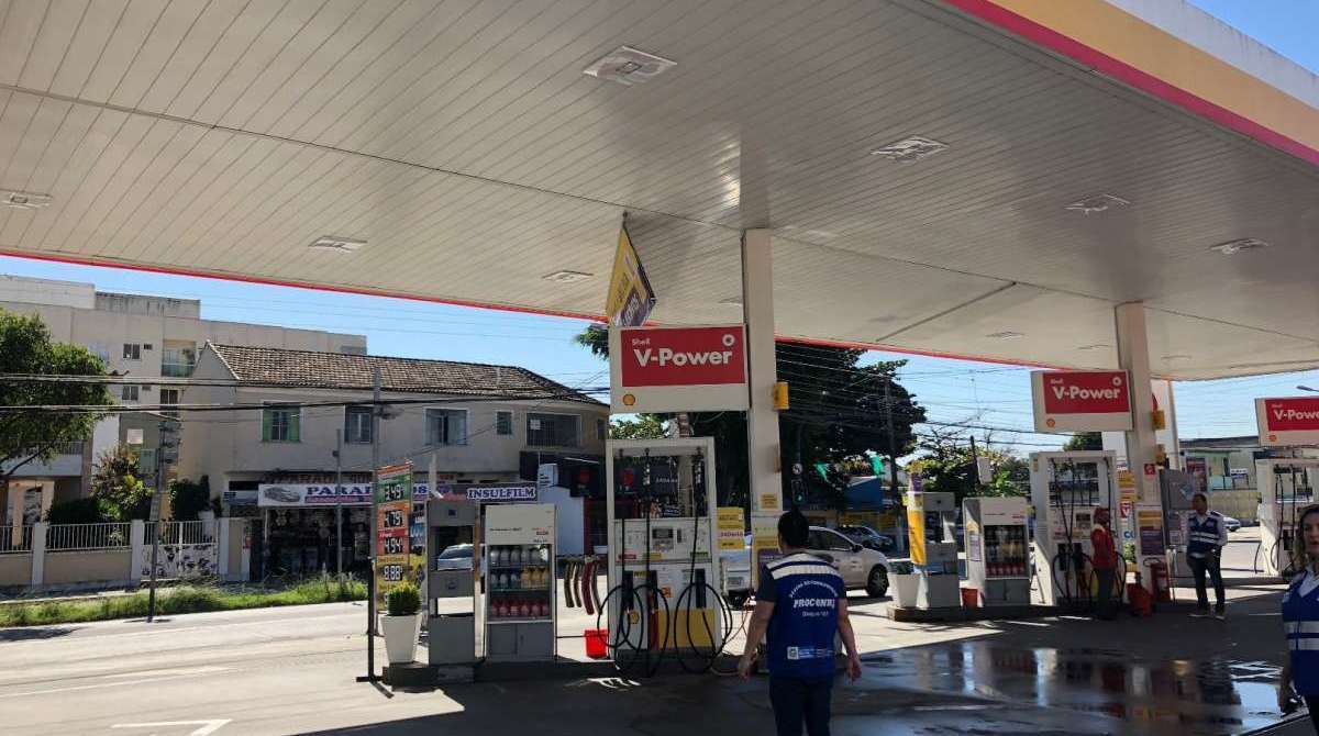 Posto de combustível é autuado por fiscais do Procon - Divulgação