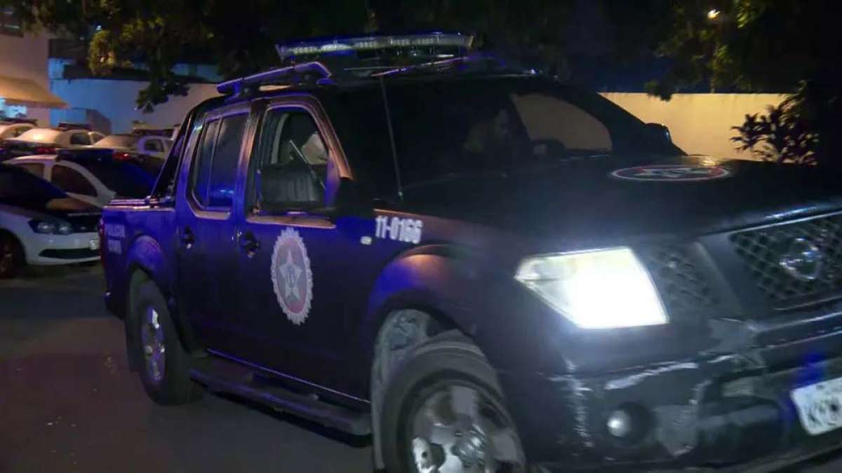 Quarenta policiais participam da operação