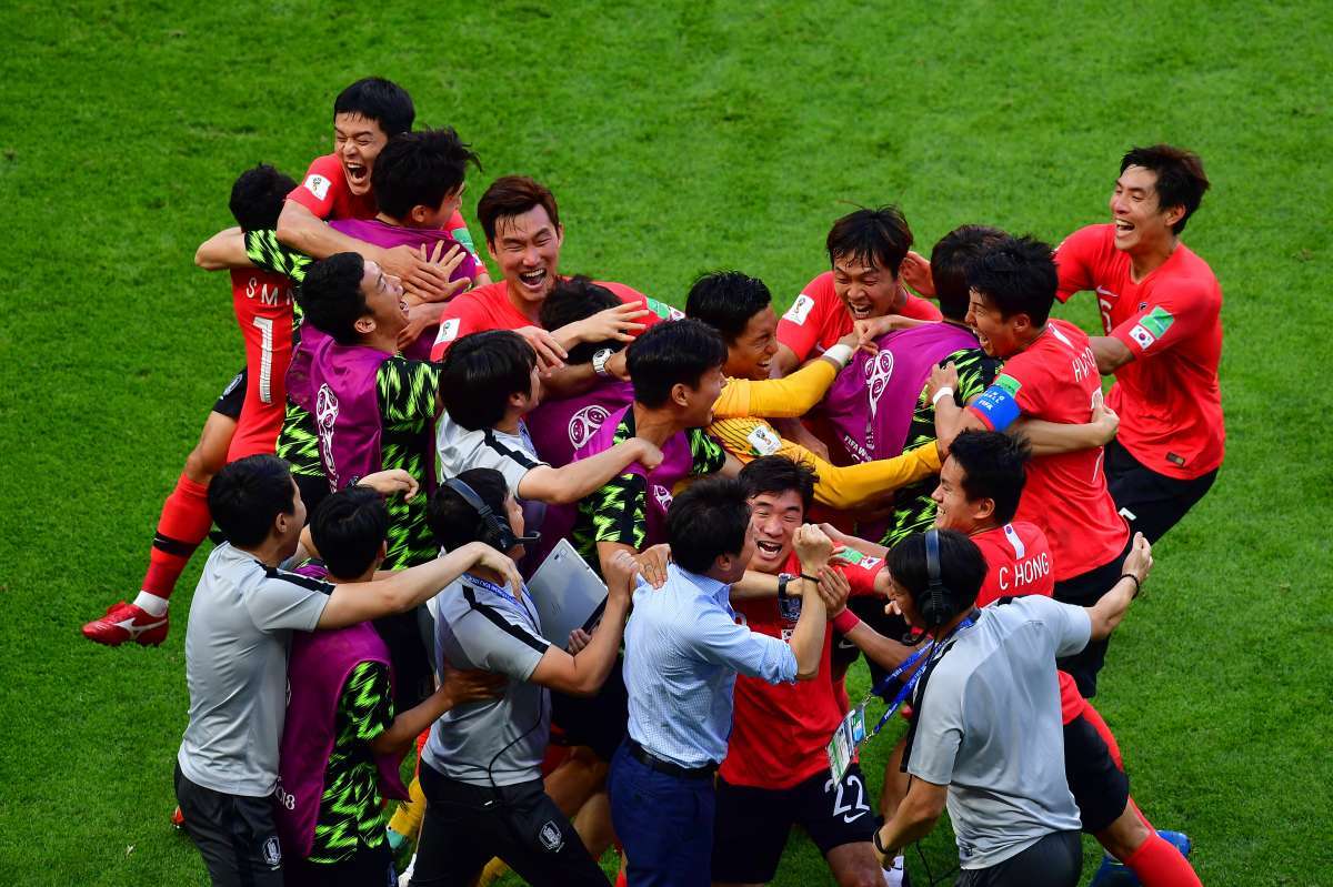 Mesmo eliminados, os sul-coreanos comemoraram sua grande vitória