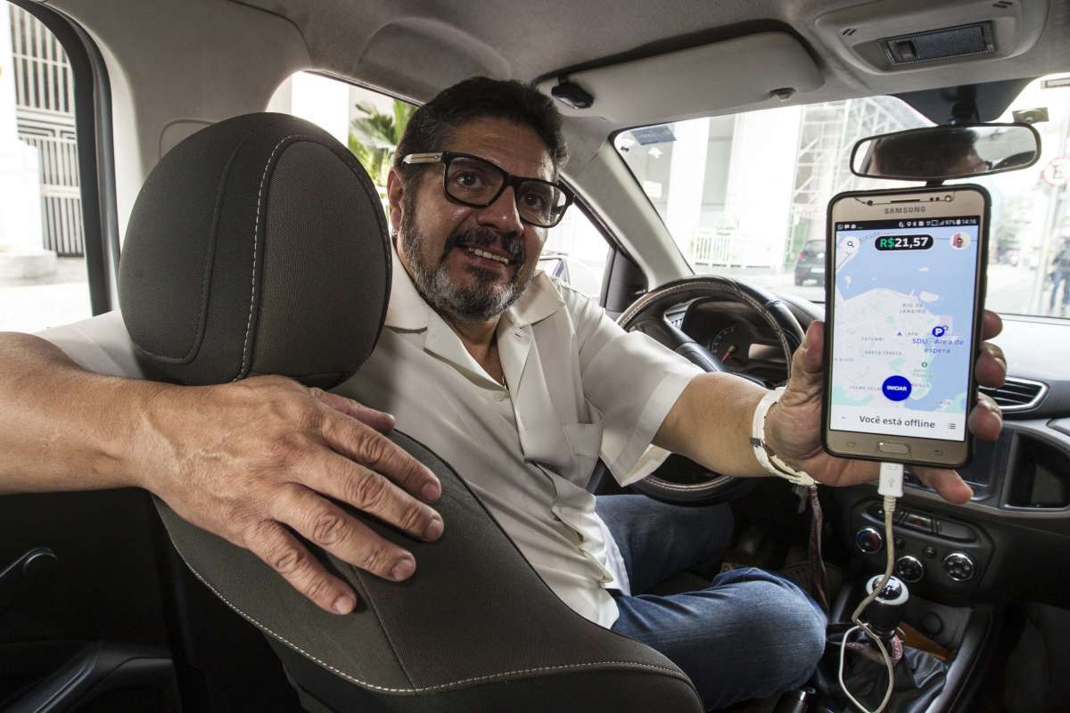 A expansao da Uber nas regioes perifericas das grandes cidades. Rubens Massena, 59 motorista do Uber. Rj, 27 de junho.