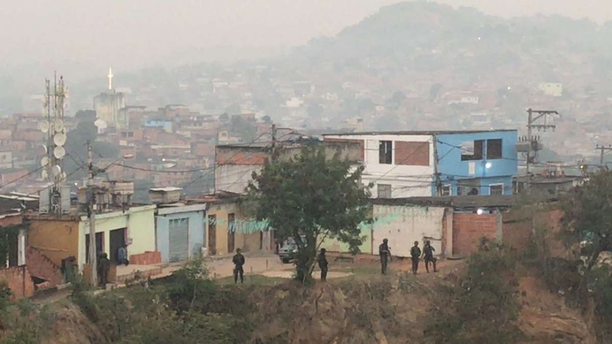Agentes estão nos morros do Chapadão e da Pedreira, em Costa Barros