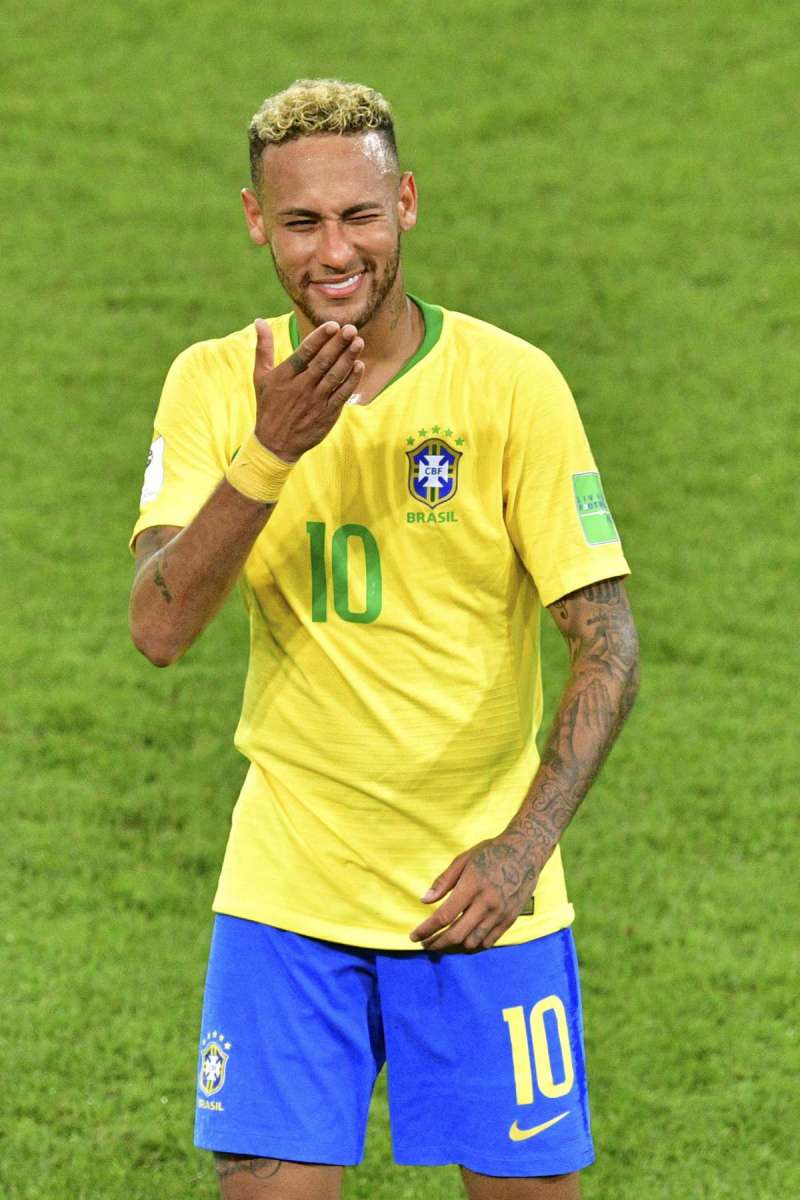 Neymar &eacute; meia-atacante do Brasil