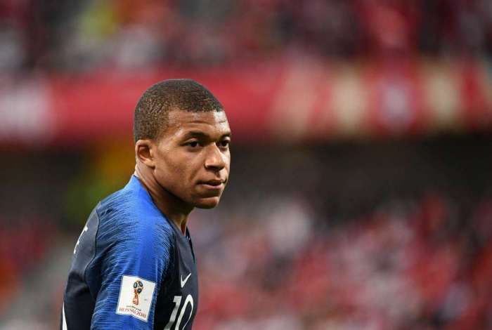France's forward Kylian Mbappe reacts during the Russia 2018 World Cup Group C football match between France and Peru at the Ekaterinburg Arena in Ekaterinburg on June 21, 2018. / AFP PHOTO / FRANCK FIFE / RESTRICTED TO EDITORIAL USE - NO MOBILE PUSH ALERTS/DOWNLOADS