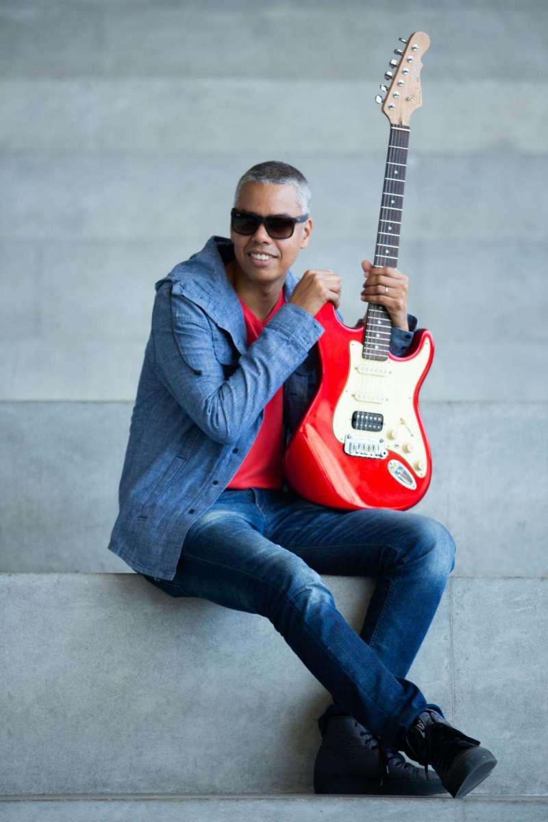 Max Viana lança disco novo, Outro Sol