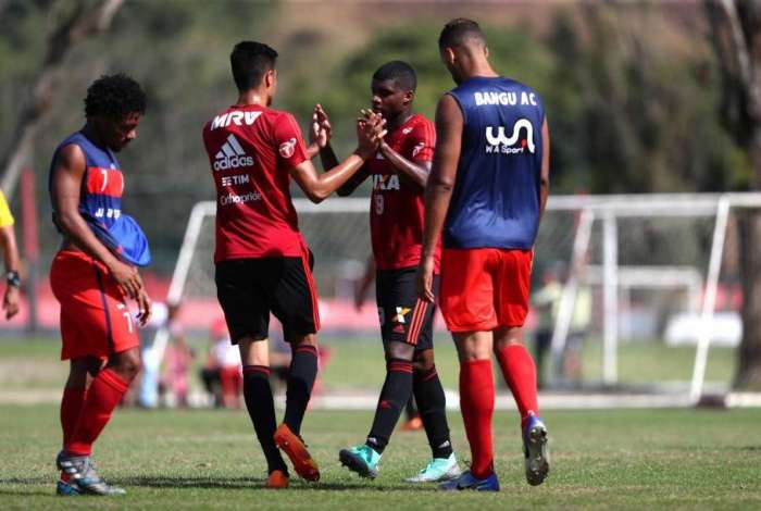 Lincoln fez cinco gols em jogo-treino do Flamengo