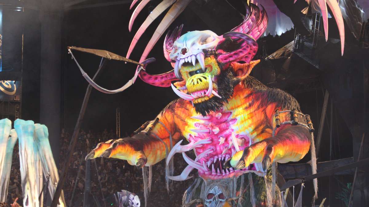 Milhares de pessoas cantaram e vibraram ao som da marujada do Boi Caprichoso no primeiro dia do Festival Folclórico de Parintins