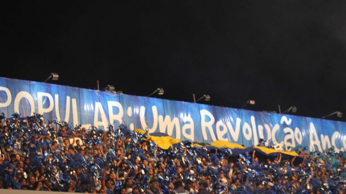 Milhares de pessoas cantaram e vibraram ao som da marujada do Boi Caprichoso no primeiro dia do Festival Folclórico de Parintins