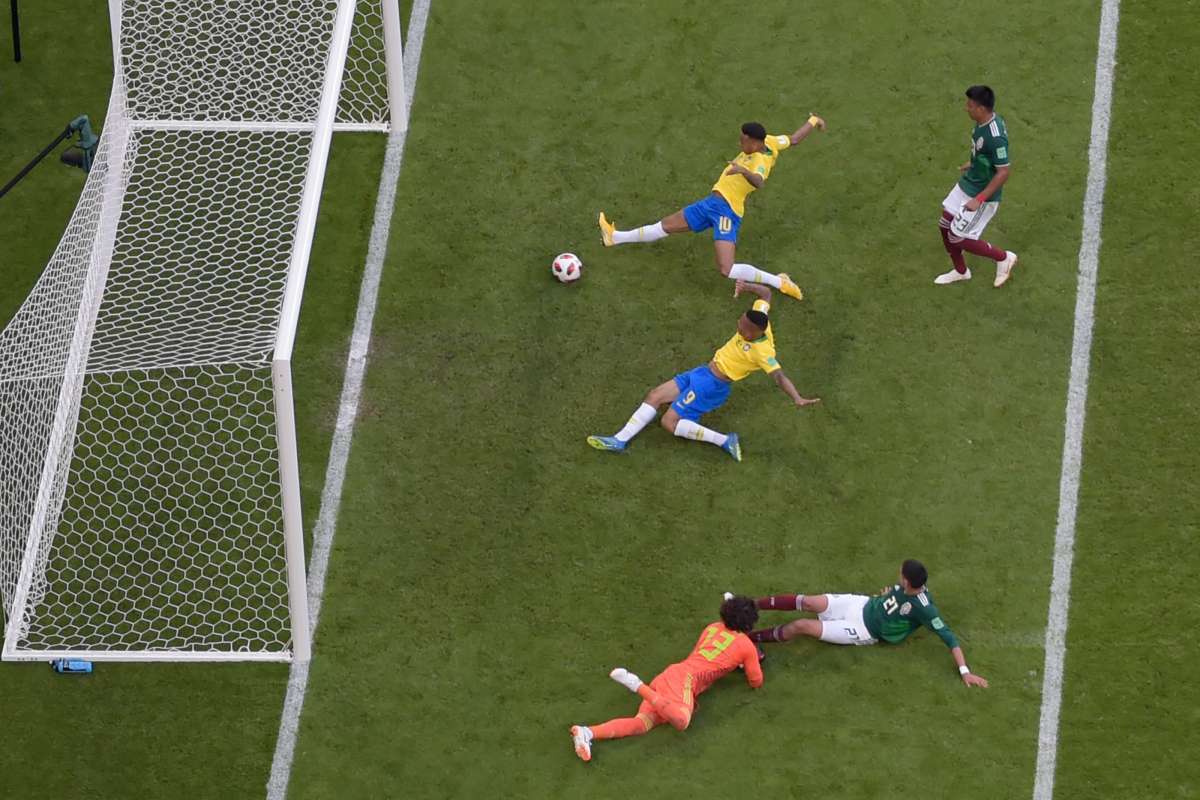 Neymar abre o placar para o Brasil