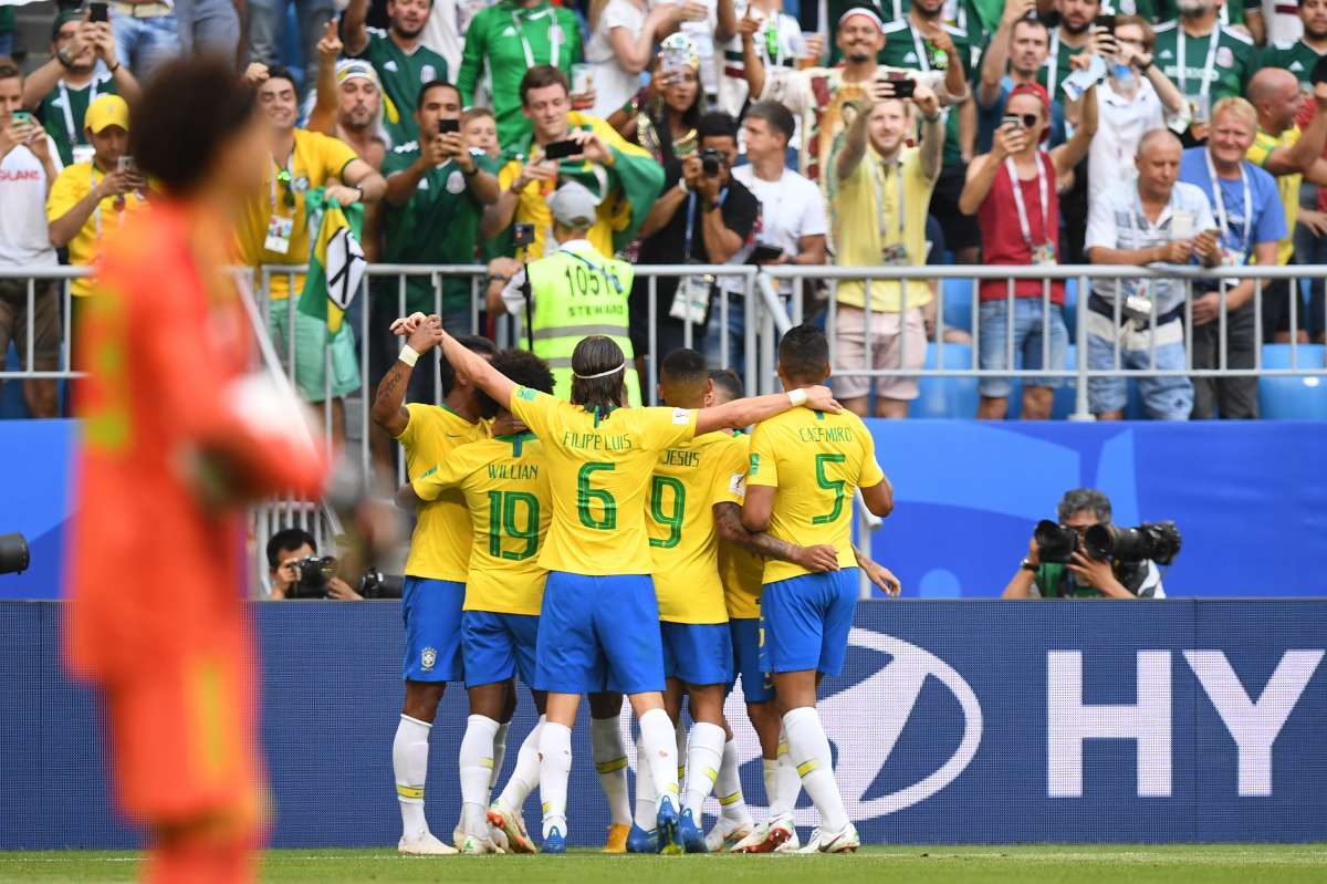 Brasil comemora gol sobre o México