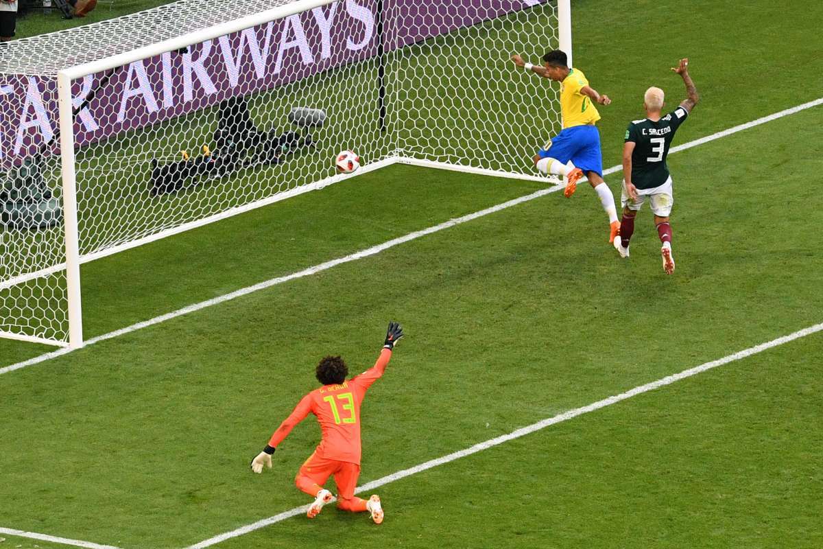 Firmino marca o segundo gol do Brasil