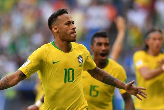 Neymar comemora gol do Brasil