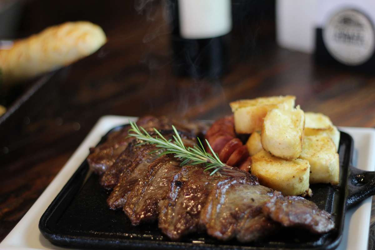 O Castelo Bistrô terá frango ao molho Dijon com arroz ao funghi