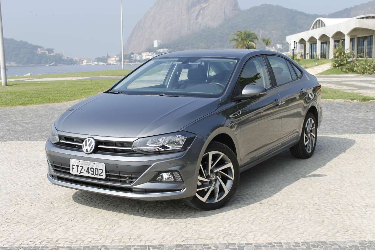 Versão topo de linha (Highline) conta com frisos cromados aplicados nos para-choques dianteiros e traseiros