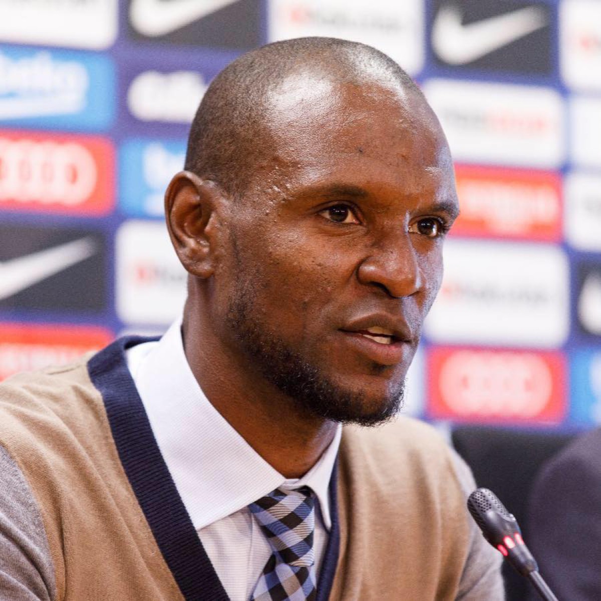 Segundo jornal, fígado seria para ex-lateral esquerdo Eric Abidal