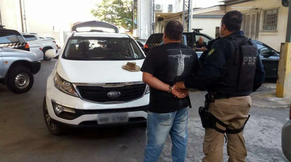 Suspeito de receptação que teria trocado vacas por carro roubado é preso pela PRF  - Divulgação 