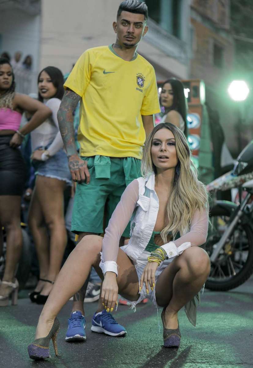 Ex-Mendigata Fernanda Lacerda ataca de funkeira em novo vídeo clipe de MC  Fabinho | Celebridades | O Dia