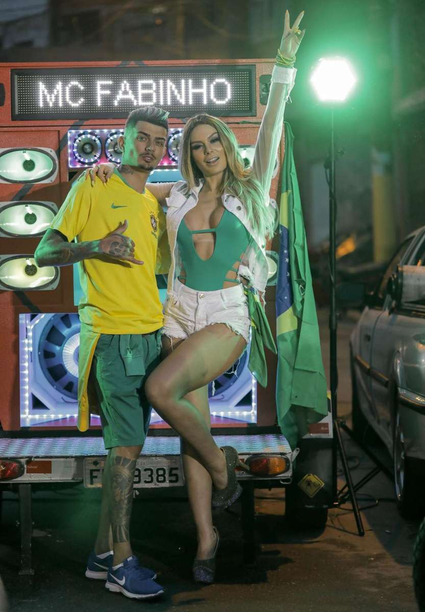 Dança é contigo mesmo, né Fernanda?