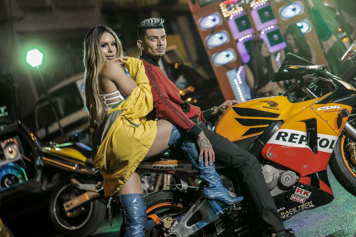 Dança é contigo mesmo, né Fernanda?