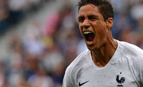 Manchester United chega a acordo com o Real Madrid e acerta com zagueiro Varane