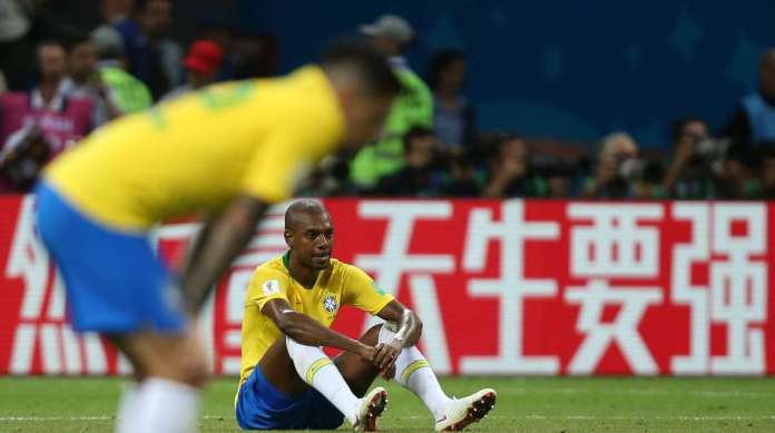 Com a Sele��o fora da Copa, Fernandinho � o retrato da desola��o 