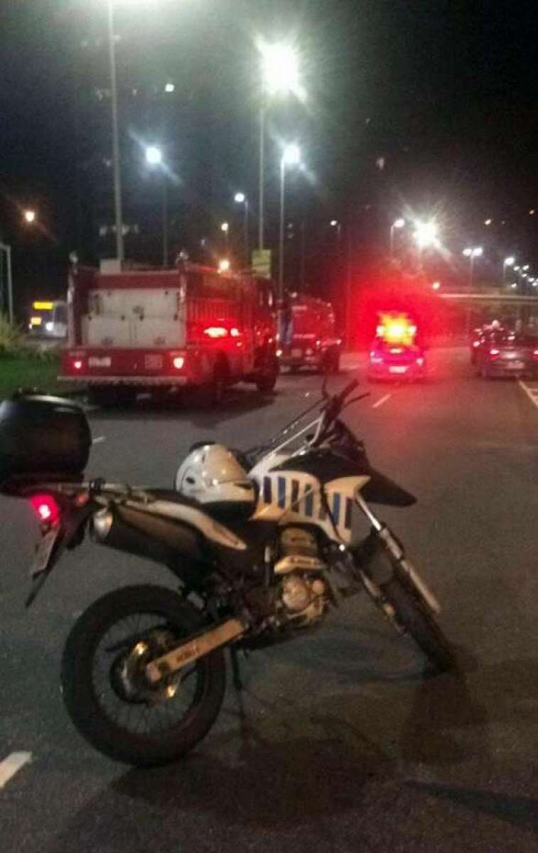 Veículo atingido pelo que furou o bloqueio