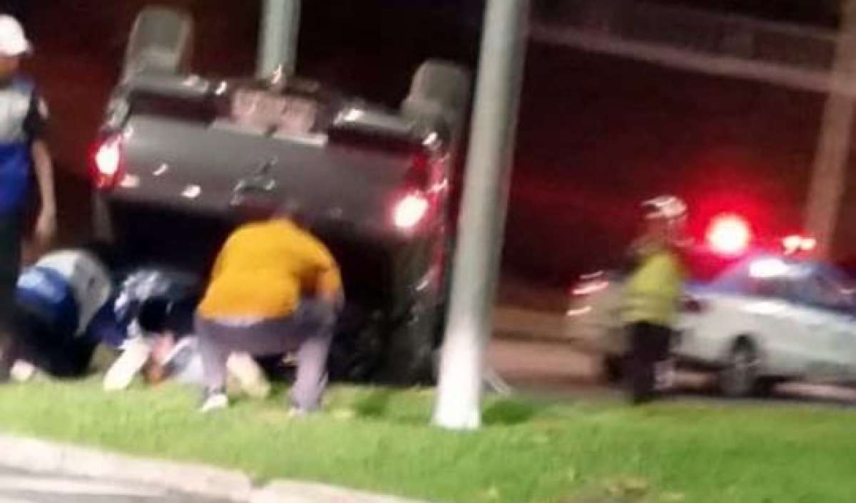 Veículo atingido pelo que furou o bloqueio