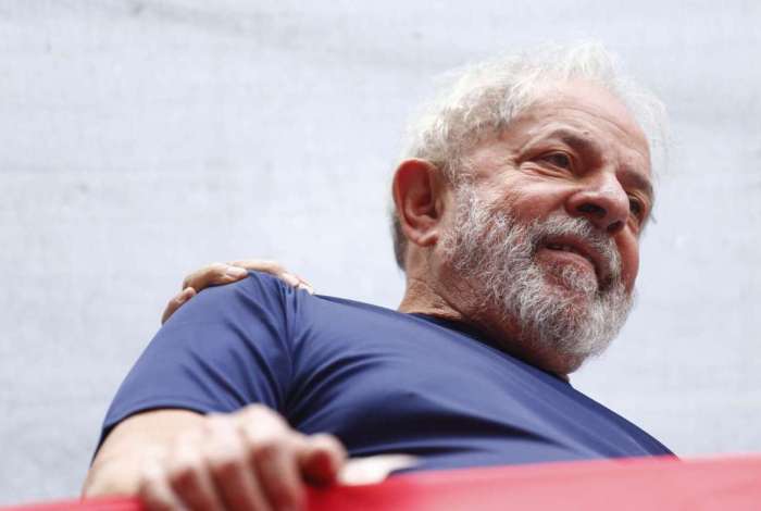 Ex-presidente Lula na missa em memÃ³ria de Marisa LetÃ­cia em frente ao Sindicato dos MetalÃºrgicos do ABC em 07 de abril, dia que se entregou Ã  PF
