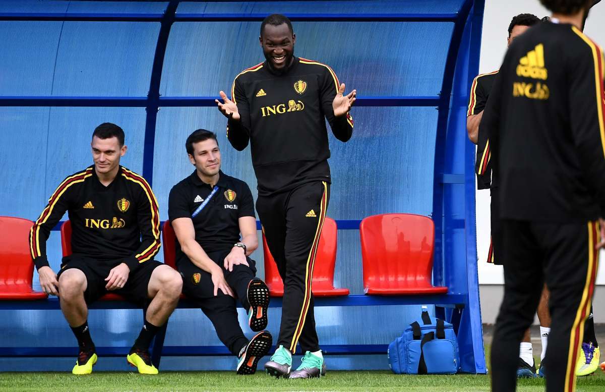 Belgium's forward Romelu Lukaku (C) smiles during a training session at the Guchkovo Stadium in Dedovsk, outside Moscow, on July 9, 2018, on the eve of their Russia 2018 World Cup semi-final football match against France.  / AFP PHOTO / FRANCK FIFE
      Caption