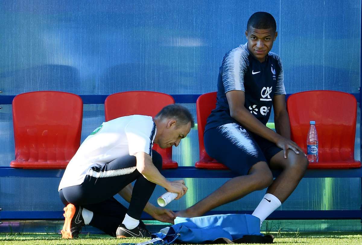 Mbappé fica de fora de treino de reconhecimento na véspera da partida contra Bélgica - AFP
