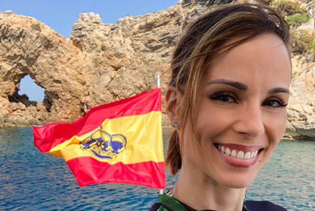 Em tratamento contra o câncer de mama, Ana Furtado curte férias com a família em Ibiza