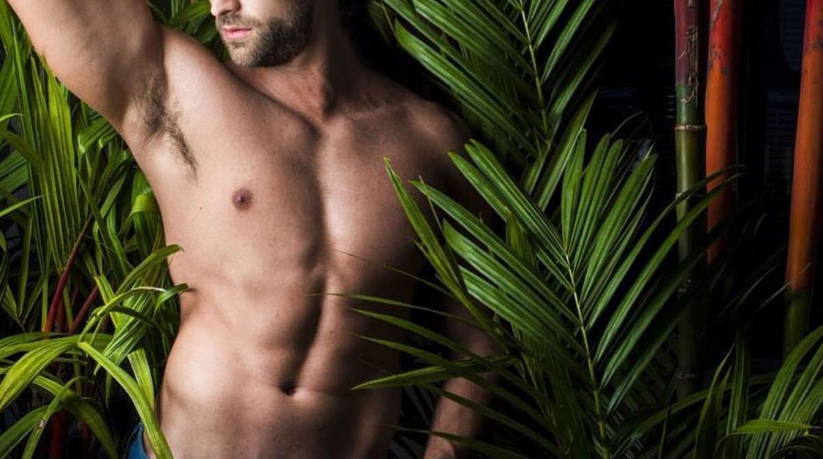 Jonathan Dobal é o modelo que beija Nego do Borel  