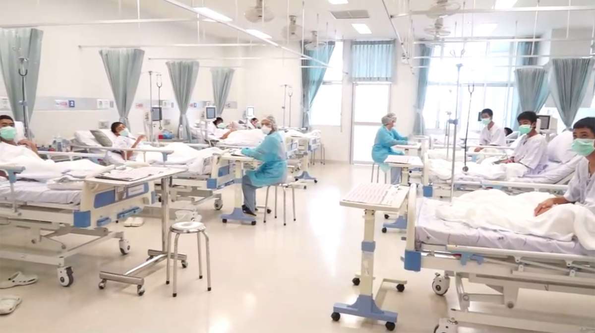 Meninos resgatados em caverna na Tailândia estão se recuperando em um hospital em Chiang Rai