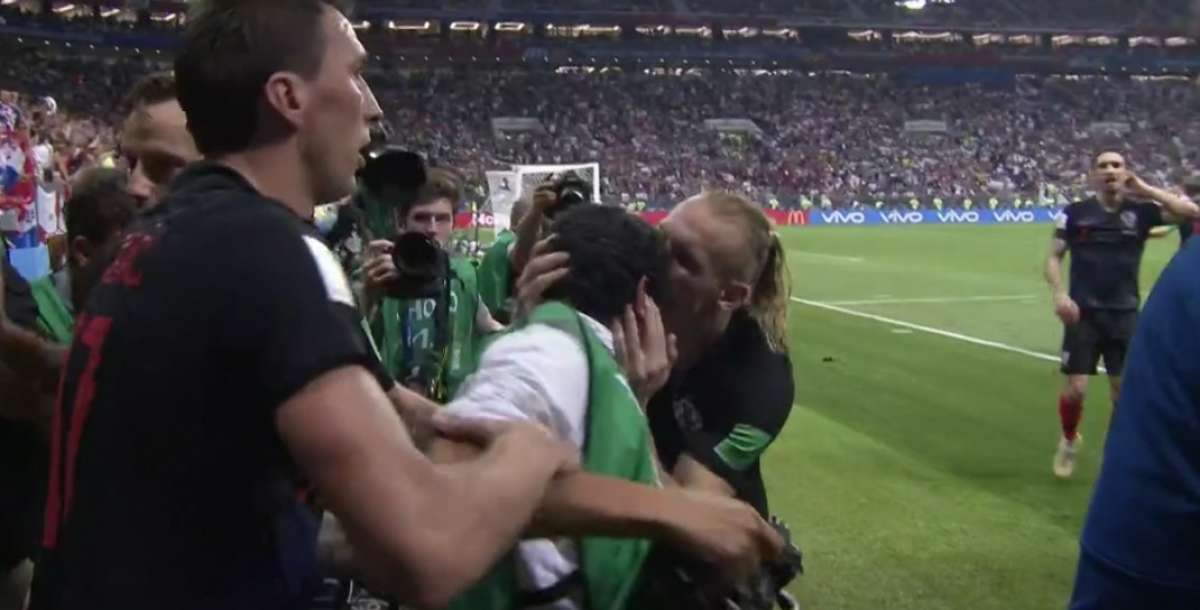 Fotógrafo recebe beijinho de croata - Reprodução Instagram