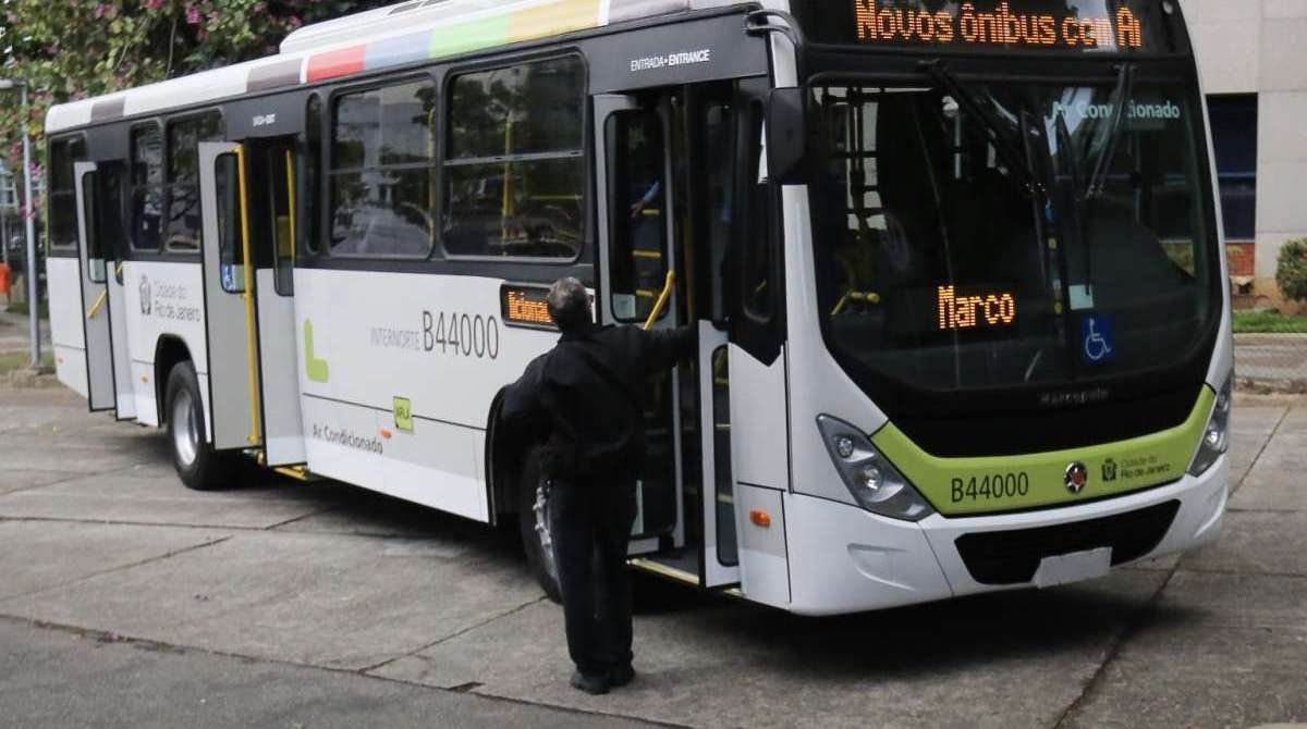Novos ônibus terão ar-condicionado, wi-fi e carregadores de celular
