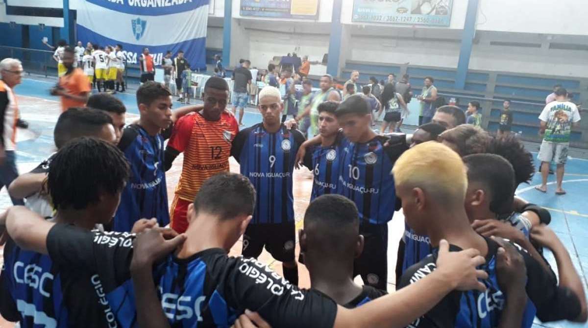 Equipe sub-17 de futsal de Nova Iguaçu leva a medalha de prata em competição no Rio - Divulgação