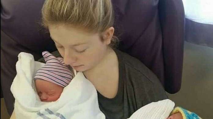 A inglesa Beth Bamford, 21 anos, que j� tinha dois beb�s, deu � luz Willow e Freya, ambos com 2,3 kg