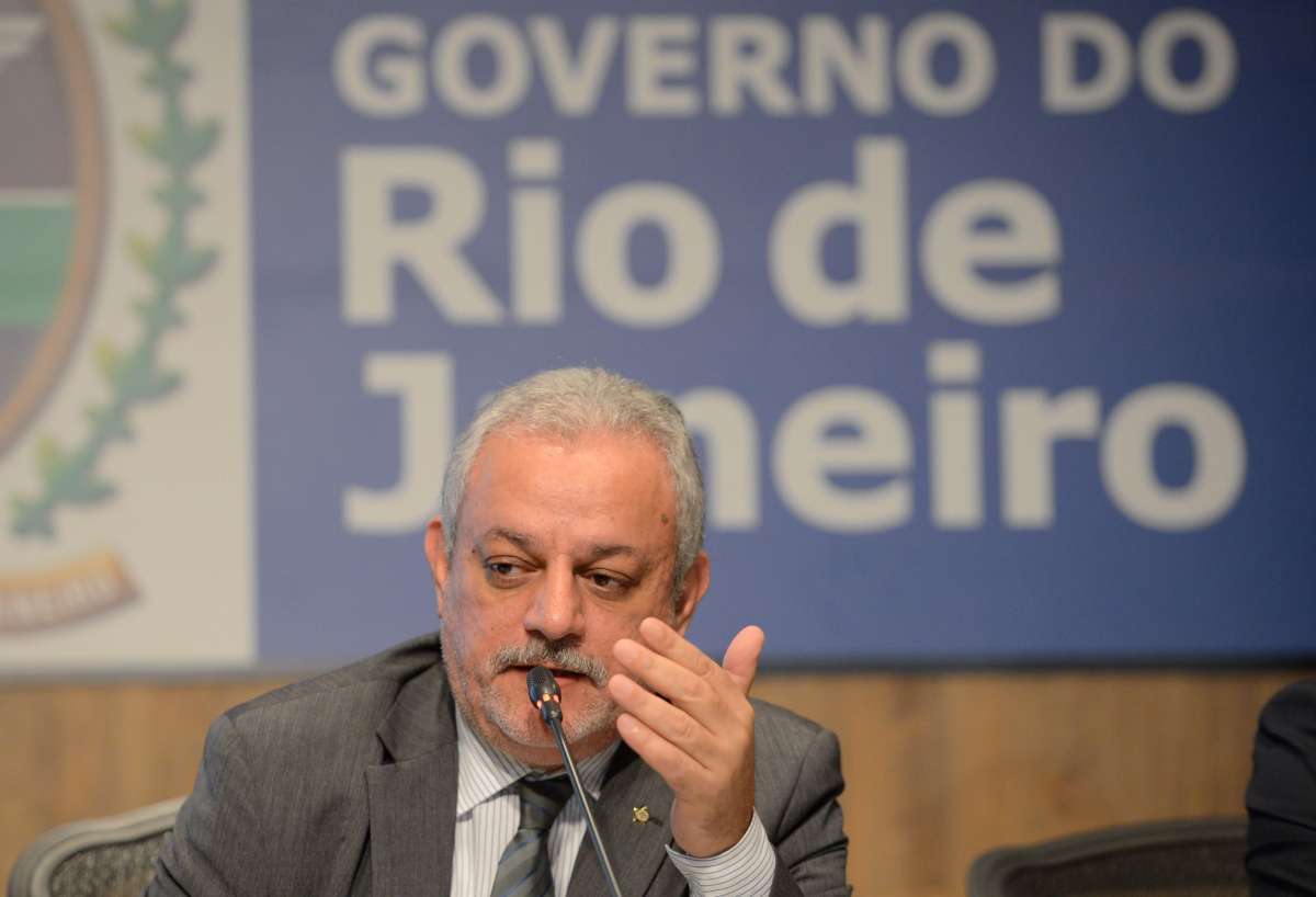 Rio de Janeiro - O chefe de Polícia Civil, Carlos Augusto Leba durante balanço de operação que prendeu 45 pessoas responsáveis por queimar oito ônibus em guerra de facções criminosas no Rio (Tomaz Silva/Agência Brasil)