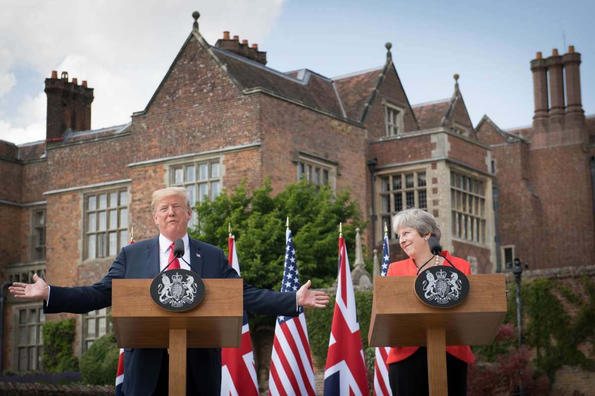 Donald Trump participa de coletiva de imprensa ao lado da primeira-ministra britânica Theresa May (AFP photo/ Pool / Stefan Rousseau)