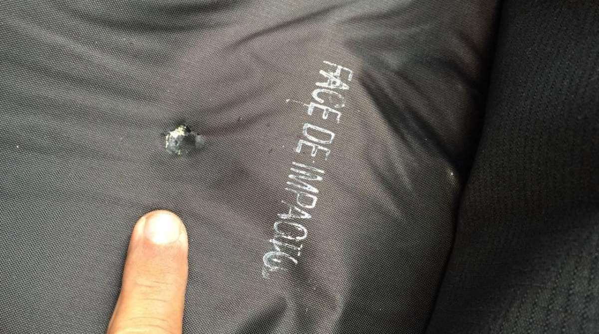 Bala parou no colete do sargento Carvalho