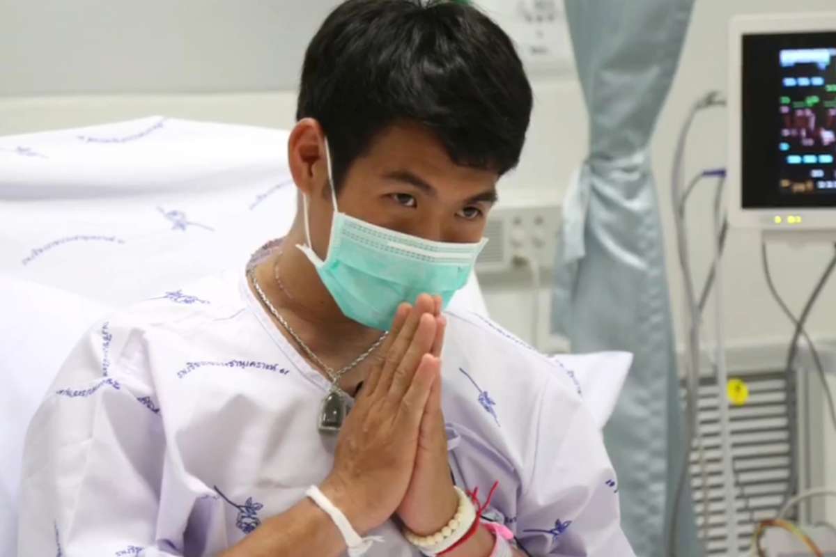 Treinador dos Javalis Selvagens, Ekkapol Chantawong, se recupera em hospital - Handout / AFP / Ministry of Health / Chiang Rai Prachanukroh Hospital