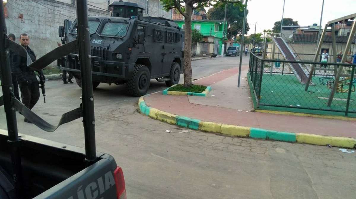 Polícia encontrou o bebê-recém nascido em uma favela de Duque de Caxias - Divulgação / Polícia Civil