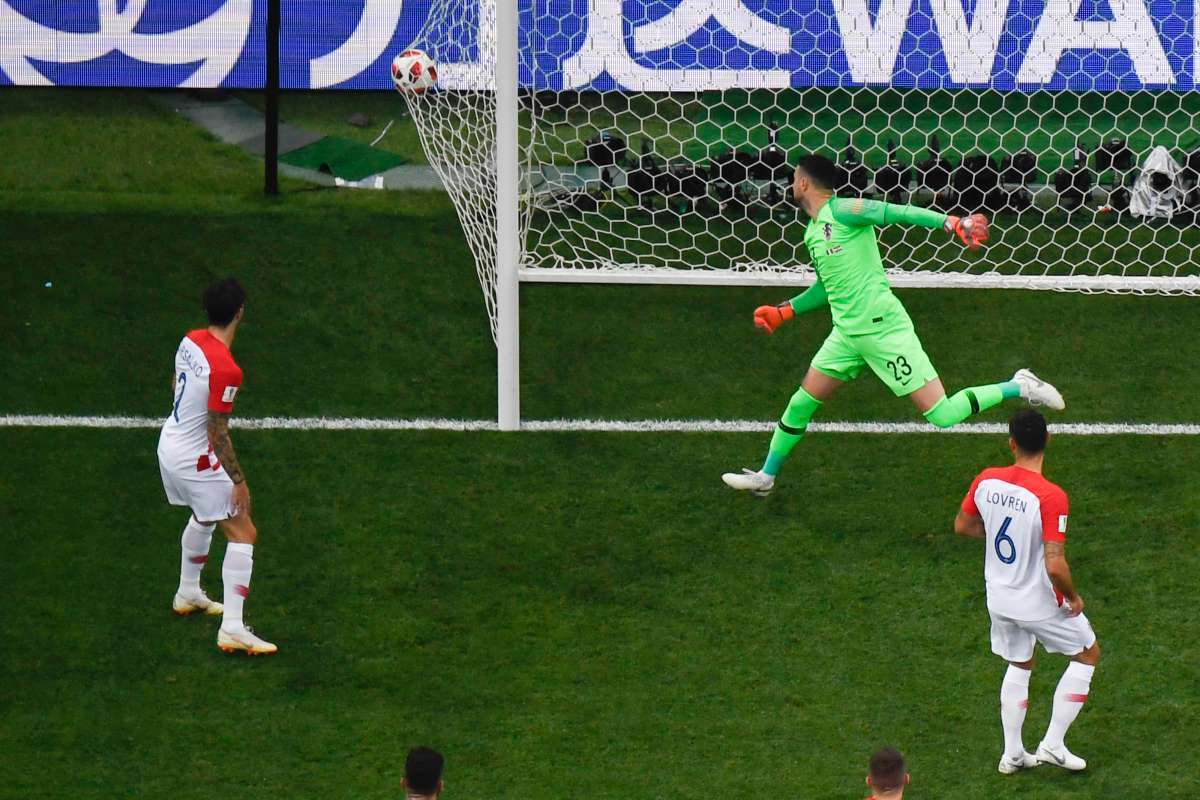 Mandzukic marca contra e França abre o placar