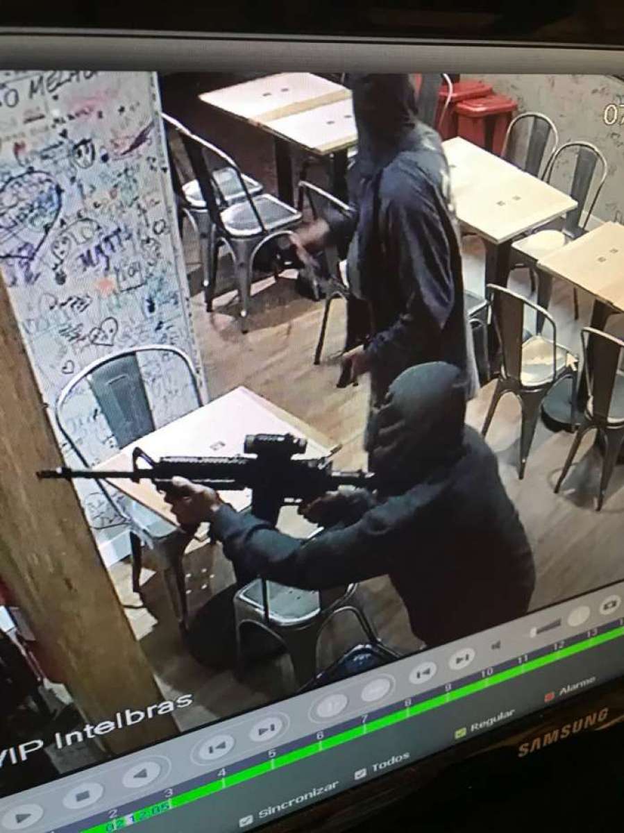 Assaltantes armados invadem restaurante no Jardim Botânico