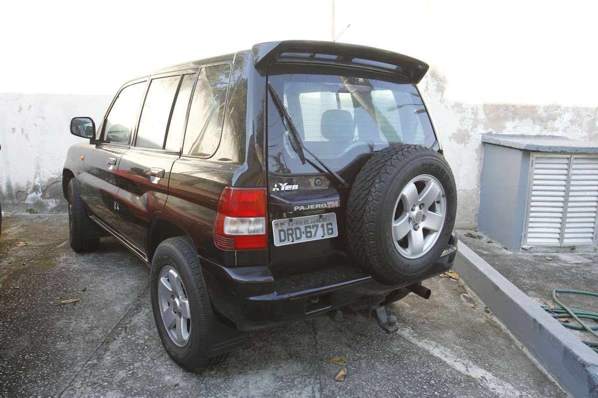 Pol&iacute;cia encontrou medicamentos dentro de carro