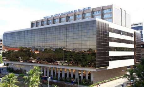 PMs presos por integrar esquema de contravenção têm prisão revogada