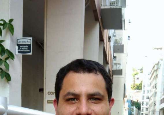 FABR�CIO TORRES, 28 anos, promotor de vendas, Centro do Rio